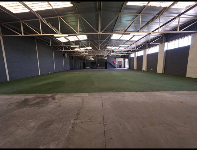 1,000M² WAREHOUSE FOR SALE IN HILTON